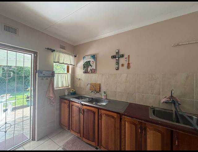 3 BEDROOM FREEHOLD FOR SALE IN MEER EN SEE